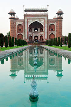 Taj Mahal gatehouse 1