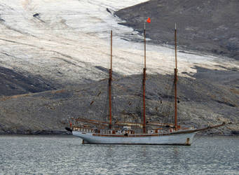 Yacht and glacier - Svalbard