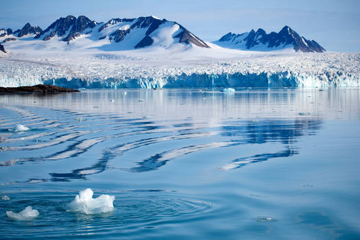 Glacier and wake 1 - Svalbard