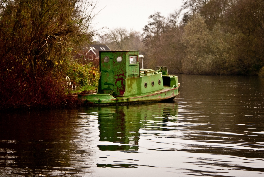 Old green tug (1)