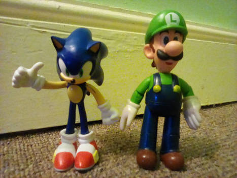 Sonic and Luigi figures by Jakks Pacific