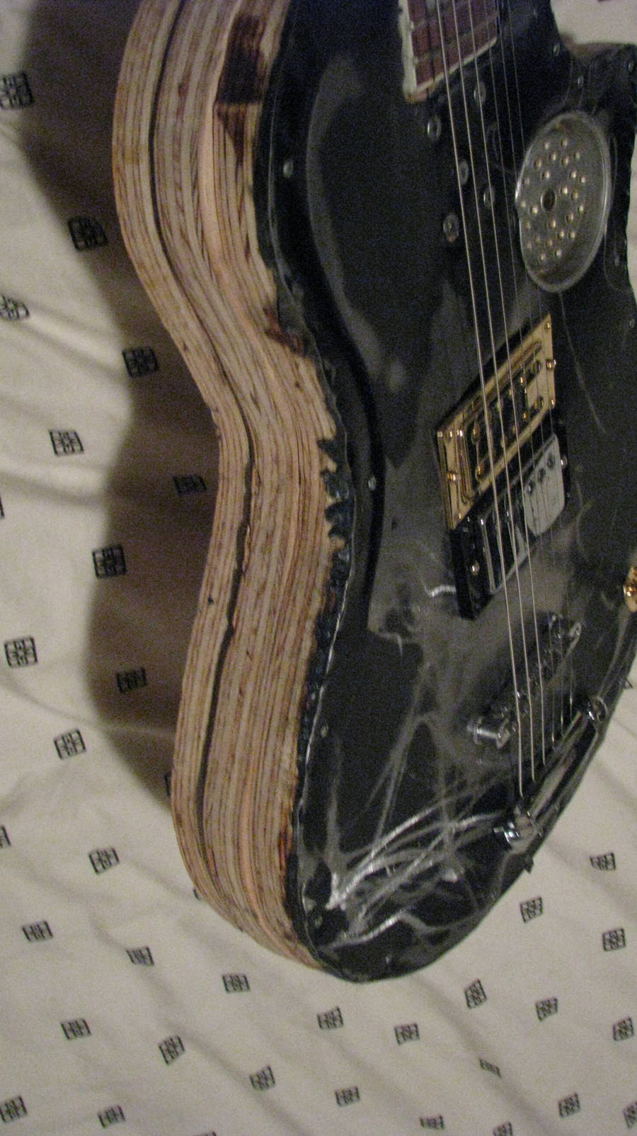 garbage_guitar_by_stubart_d4m0ku0-fullview.jpg garbage_guitar_by_stubart_d4m0ku0-fullview.jpg