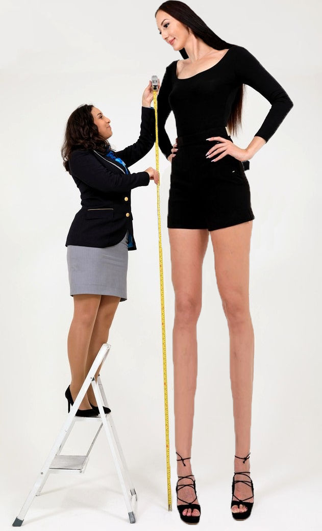 Tall out. Чейз Кеннеди. Tall Чейз. Tall women Чейз Кеннеди. Как визуально удлинить ноги на фото.