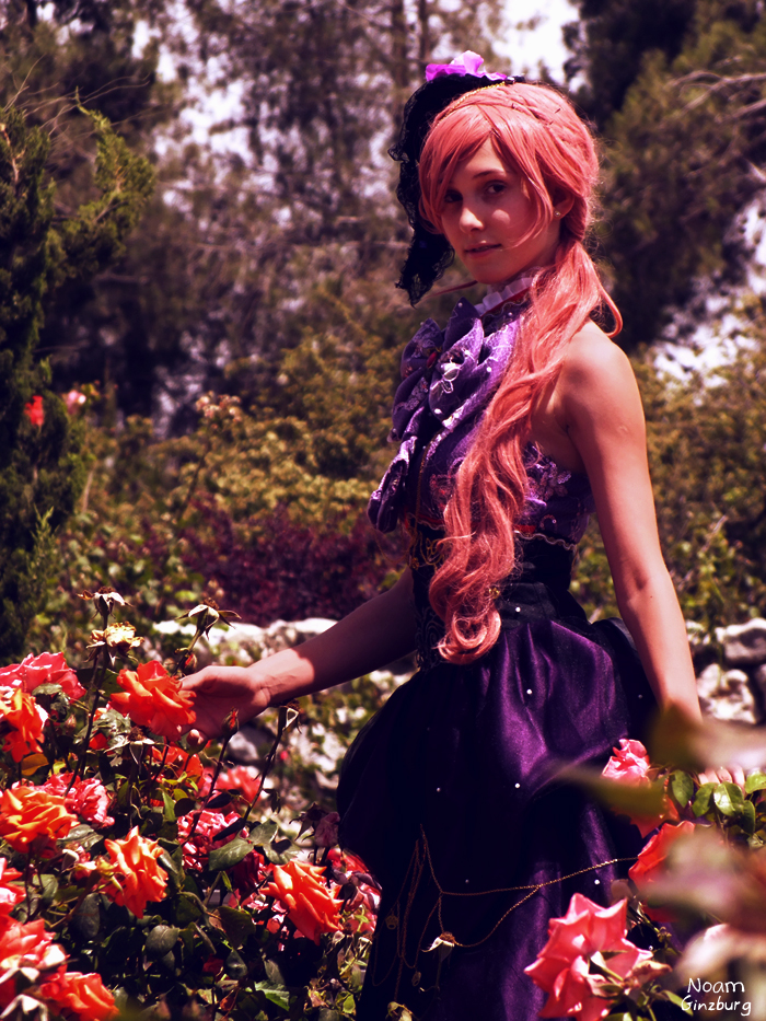 Luka Vocaloid cosplay