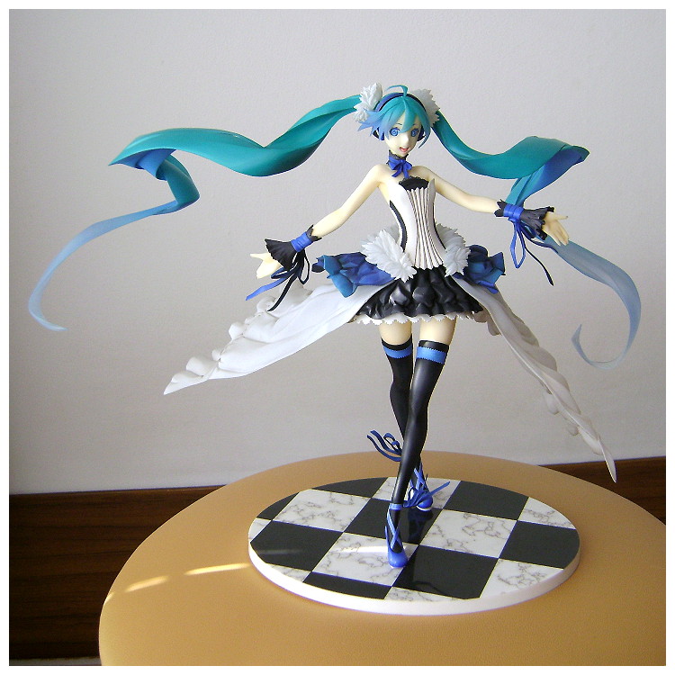 Future Miku figurine