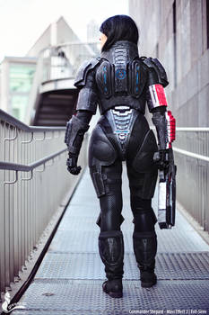 Commander Shepard femshep Evil-Siren Cosplay