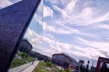 Reflection in the glass building