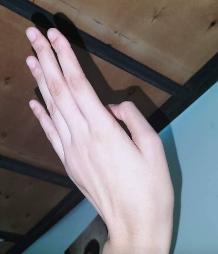 Girl's big hand and Long fingers by TracyTally on DeviantArt