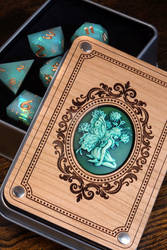 Green Faerie dice box with Elven Moon dice set