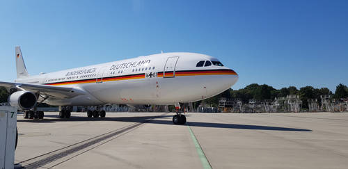 16+01 Konrad Adenauer (Airbus A340-300)