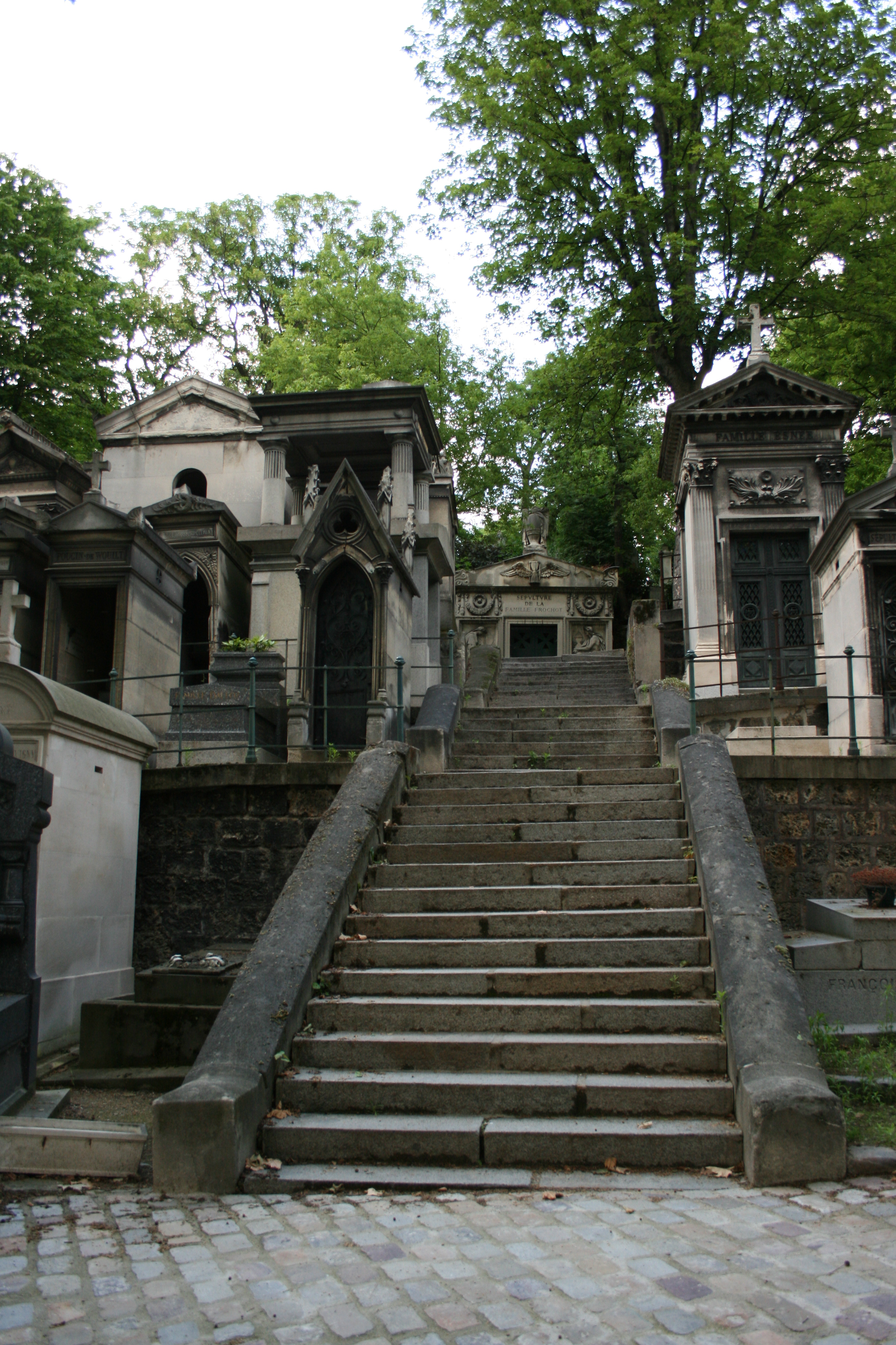 Pere Lachaise stairs II