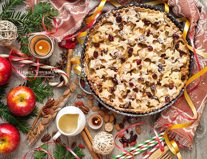 Christmas apple pie with cranberries