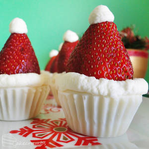 12 Days of Christmas :: 8 Santa Hat Caramel Cups by cakecrumbs