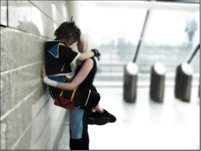 Soriku against wall :o