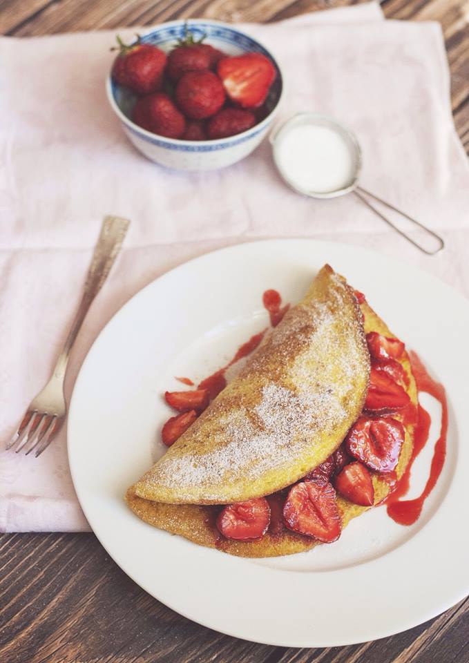 omelet with strawberries