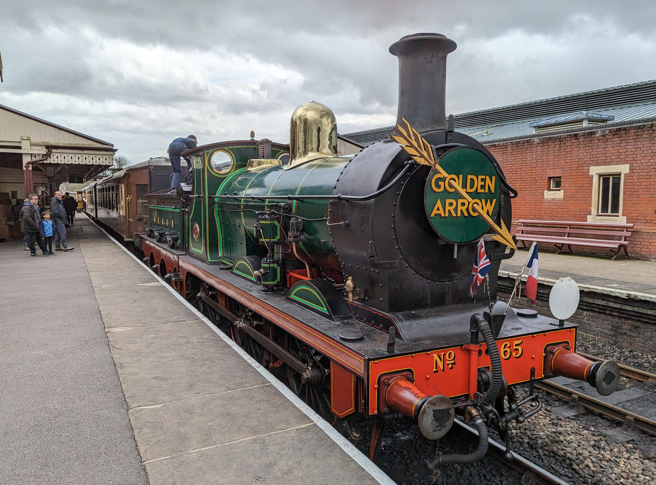 Golden Arrow Steam Engine - Bluebell Railway by Greyam on DeviantArt