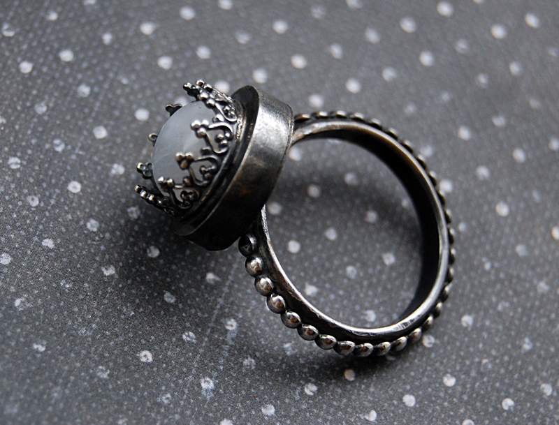 Ring Black Queen