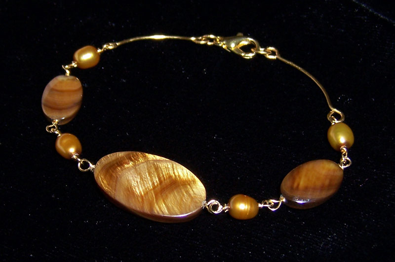 Gold 'n shells bracelet