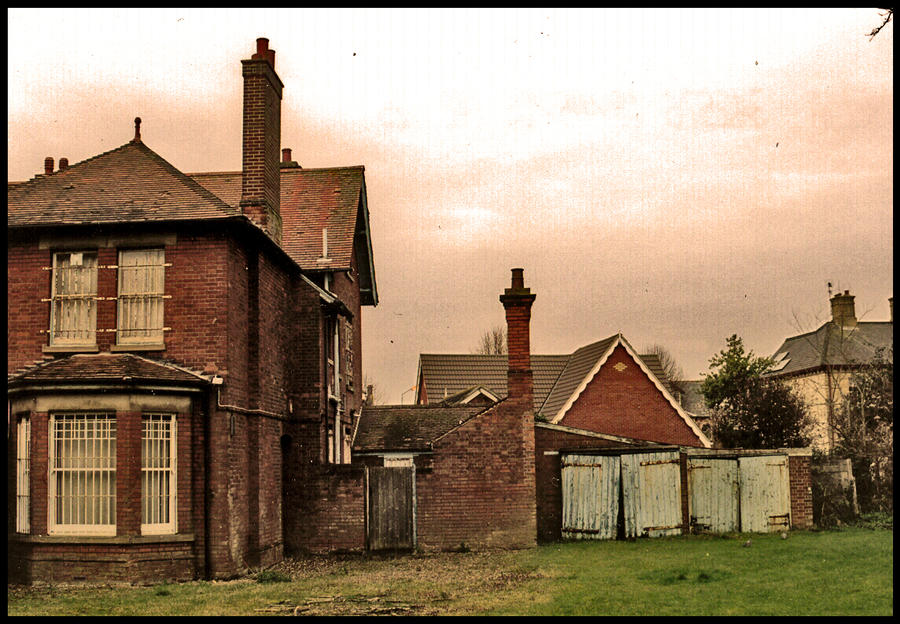 Lowestoft, the Avenue back