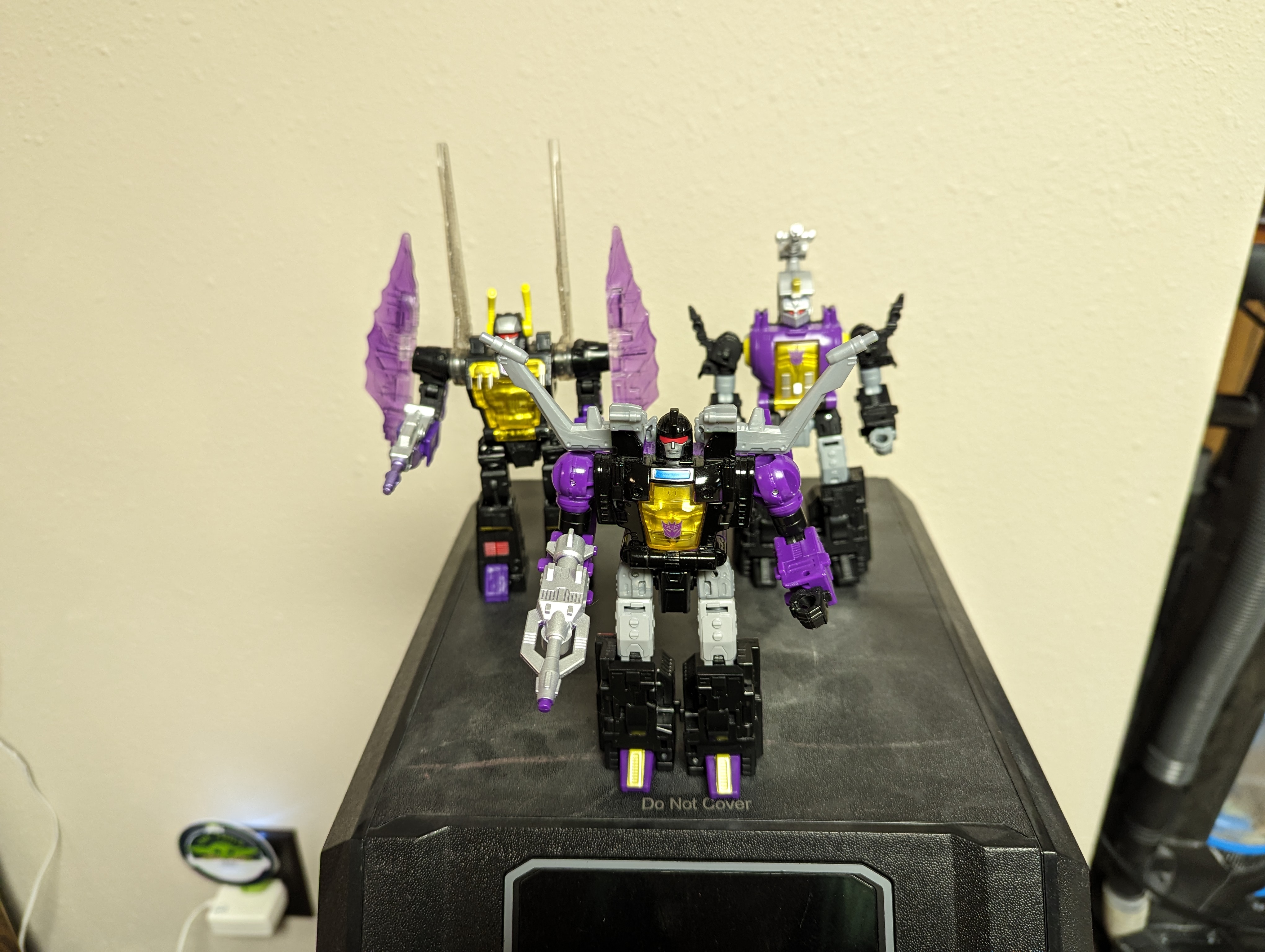 Transformers Legacy Insecticons (Robot Mode)