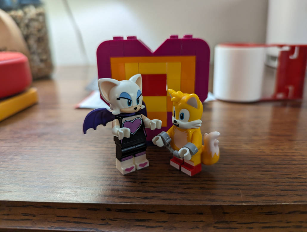 Lego Sonic the Hedgehog - Tails and Rouge in Love by GigaSonic1990 on ...