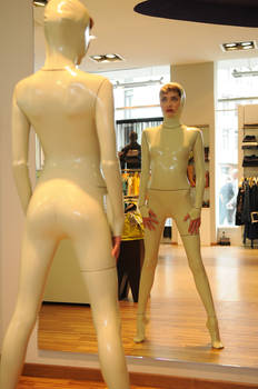 Mannequin3