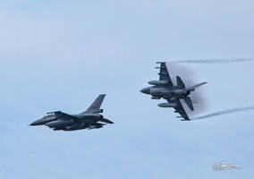 F-16 Break and Vapour