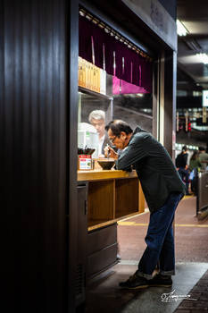 Public, yet solitary, a meal on the go