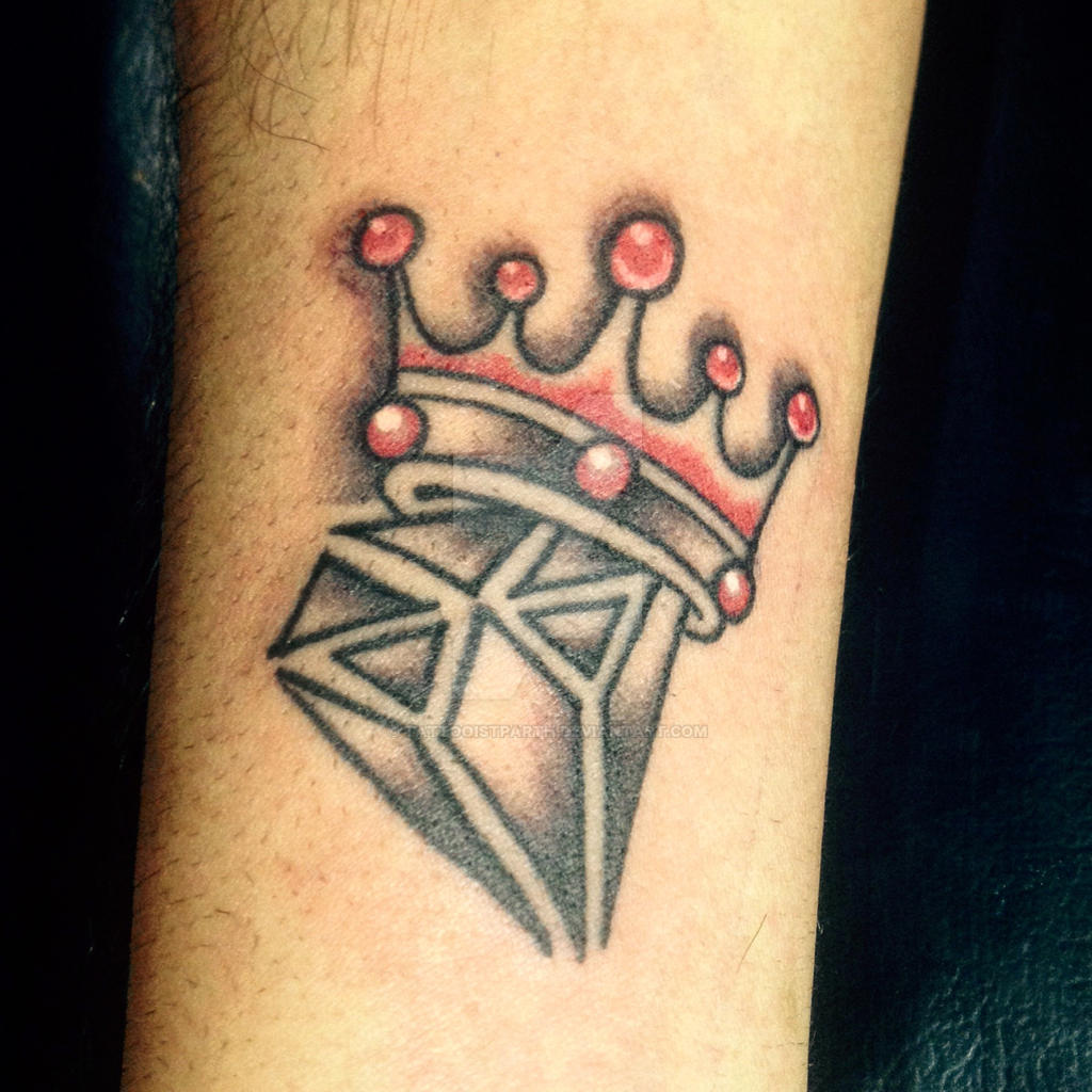 Crown with Diamond tattoo☺️ #angel #diamond #diamondring