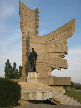 heroes monument