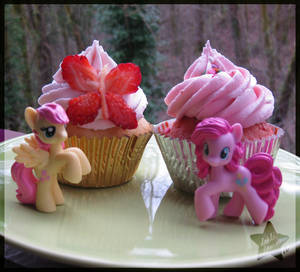 Pony cupcakes: Fluttershy and Pinkie