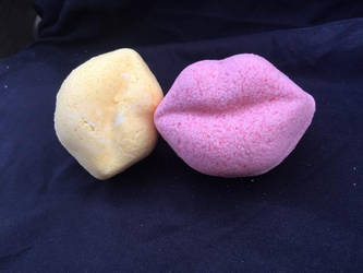 Lip Bath Bomb