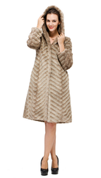 Faux-fur-coat-reach-a-balance-in-cold-