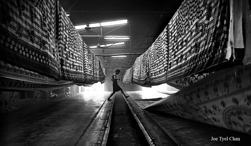 Worker in a dyeing fabric factory