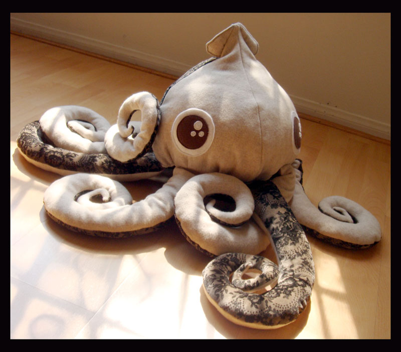 Big Eyes Squid Plush 1 j