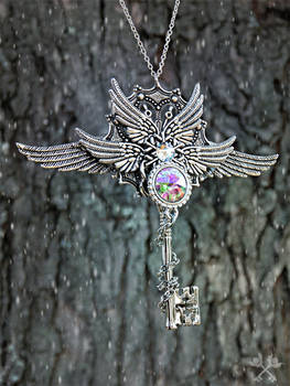 Aurora Queen Skeleton Key Necklace