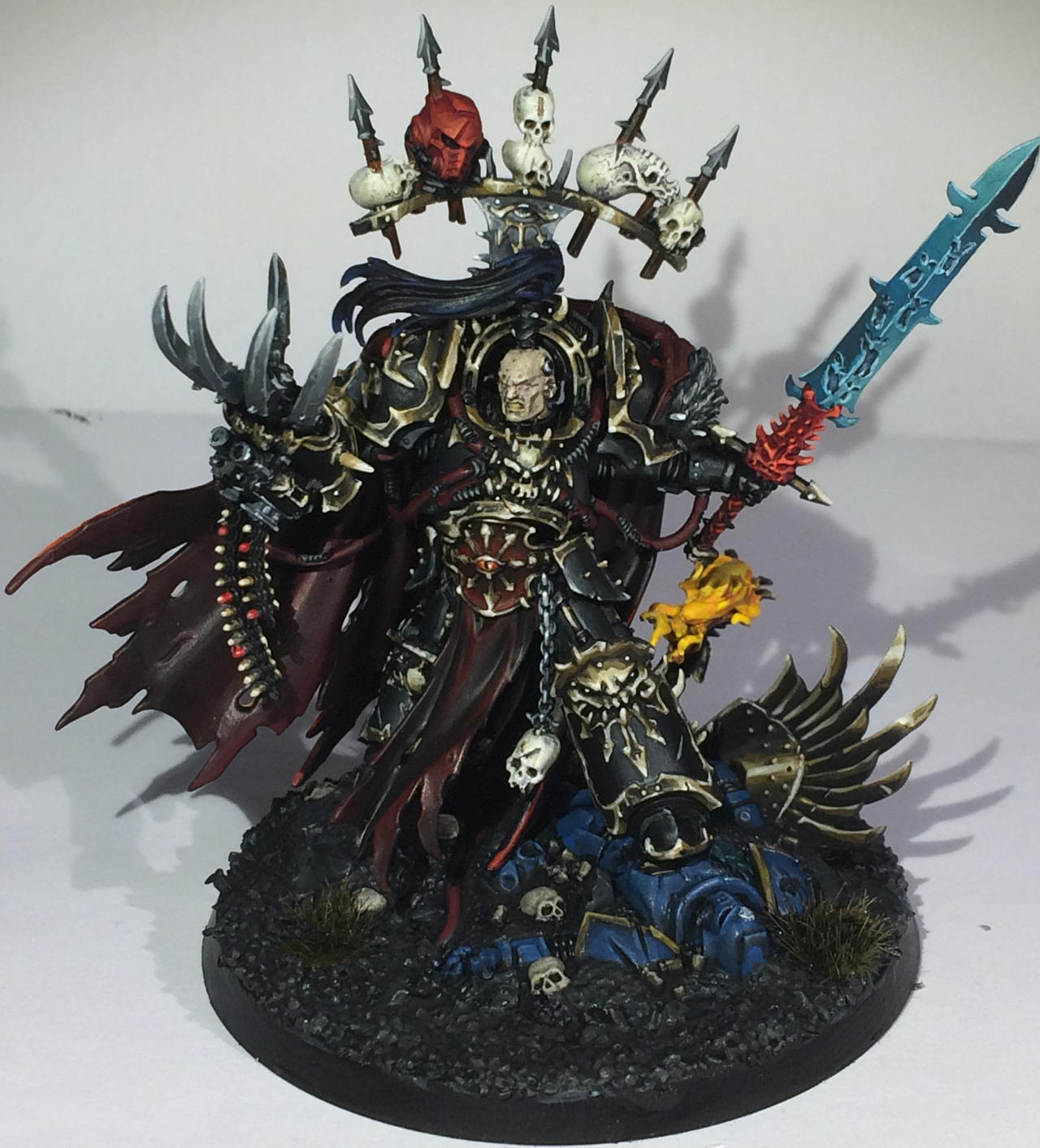 Абаддон Разоритель Warhammer 40.000 миниатюра