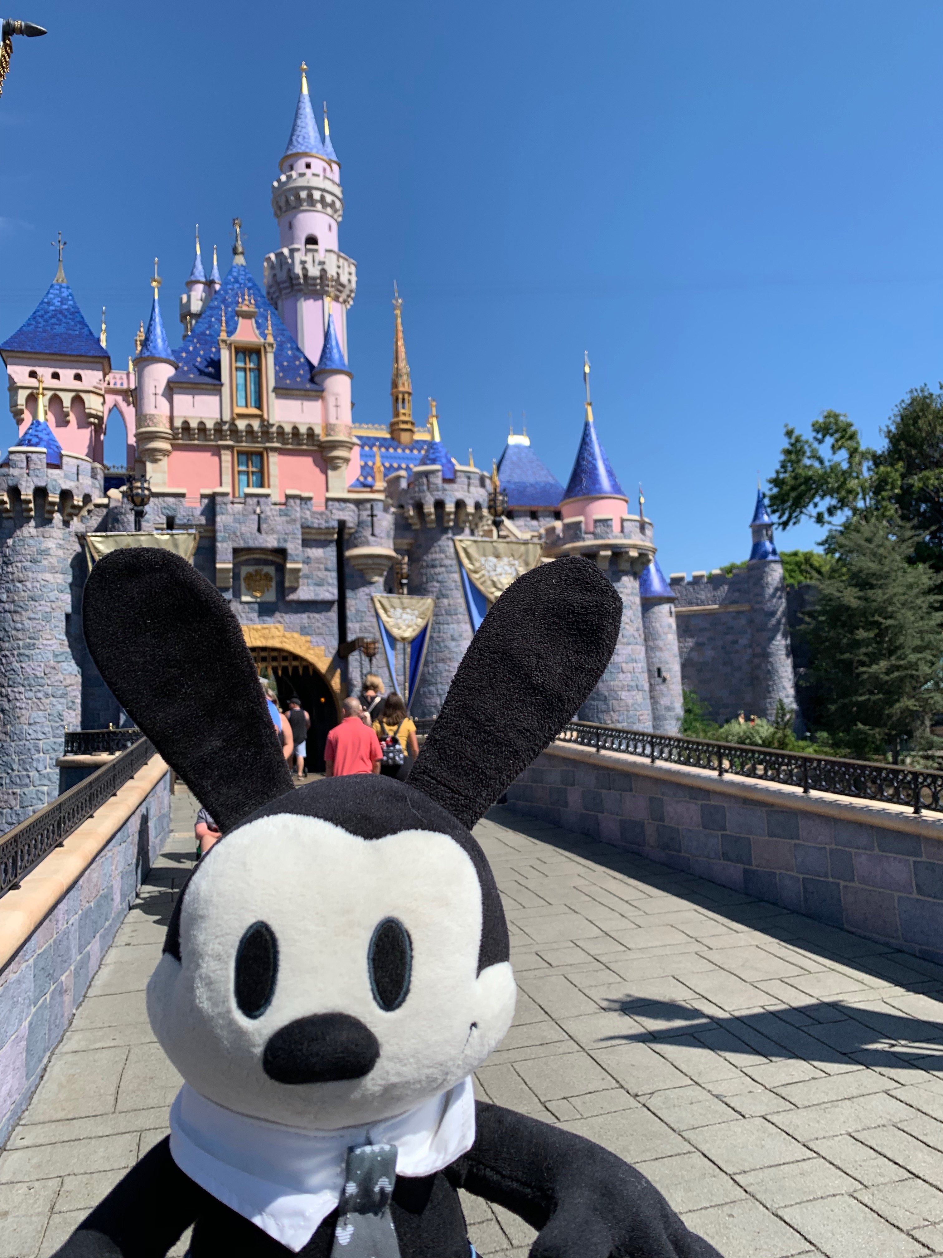 Oswald Lucky Rabbit Disneyland by Yingcartoonman on DeviantArt