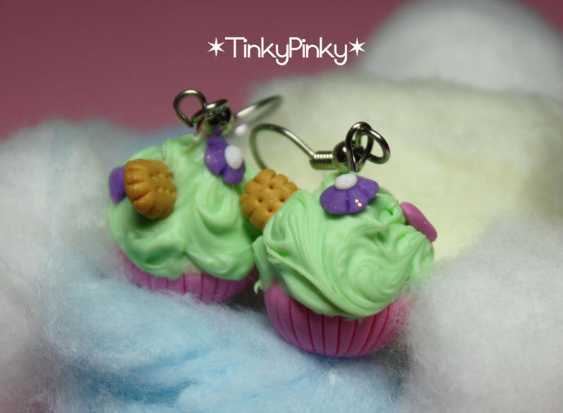 pistachio cupcake earrings