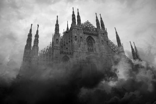 Duomo e nuvole