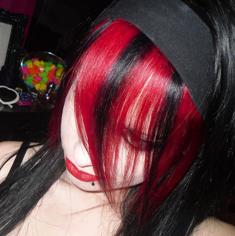 Lavet en kontrakt masse kultur Red and Black Striped Hair by CandyAcidHair on DeviantArt