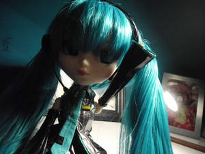 Miku Hatsune pullip doll