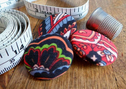 Recycled fabric buttons set