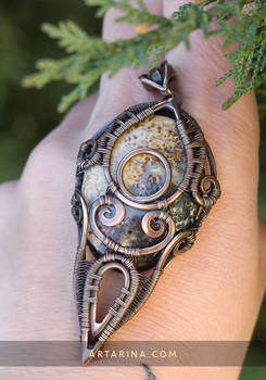 Wire wrap jewelry pendant