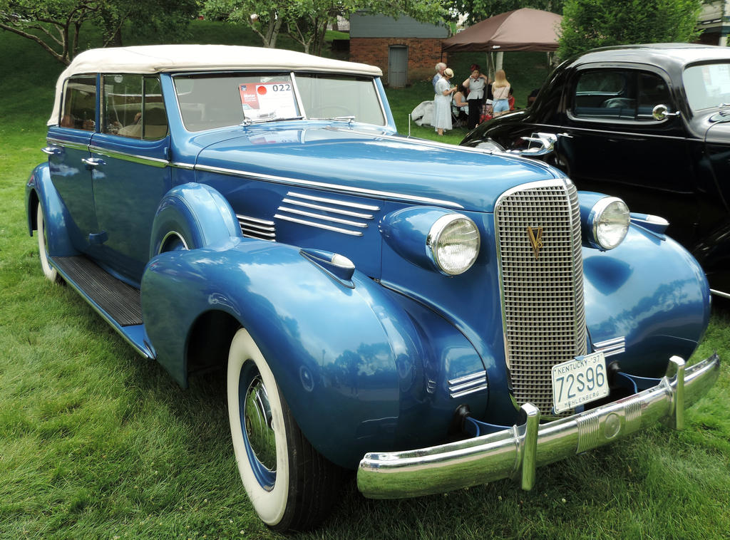 1937 Caddy Fleetwood 75