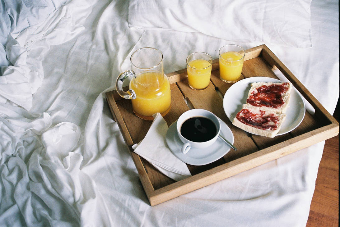 Завтрак в постель 1 2. Романтический завтрак. Завтрак в постель. Фотосессия завтрак в постель. Завтрак в постель девушке.