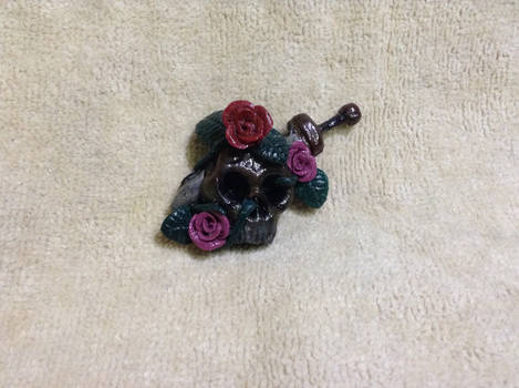 Skull and roses pendant