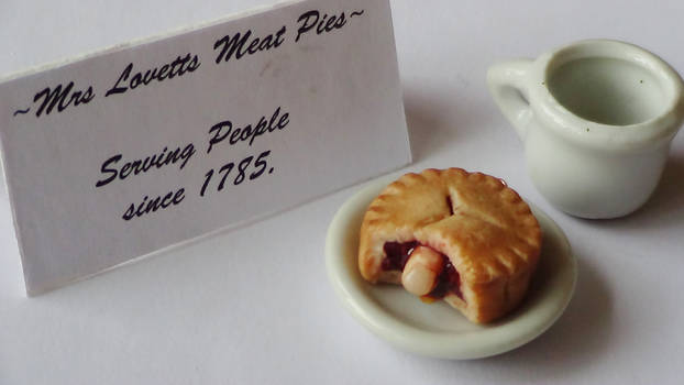 Mrs Lovetts Meat Pie Charm - Polymer Clay