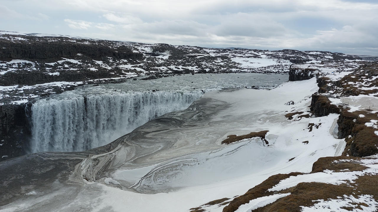 Les formes et les chutes de Dettifoss en Islande