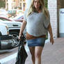 Hilary Duff pregnant 4.